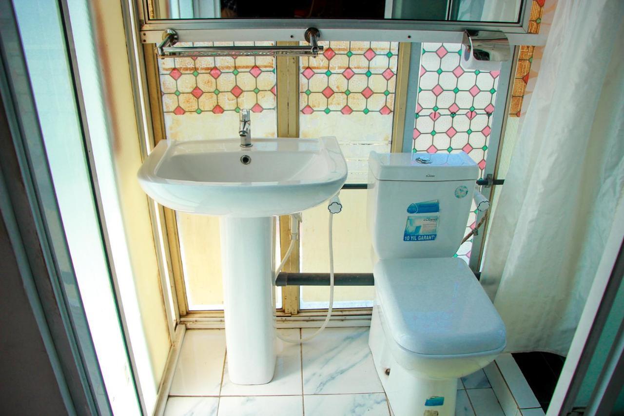 White House Apartment Wattala Room photo
